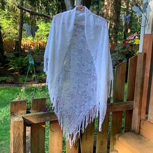 Lacy Fringed Shawl NWOT